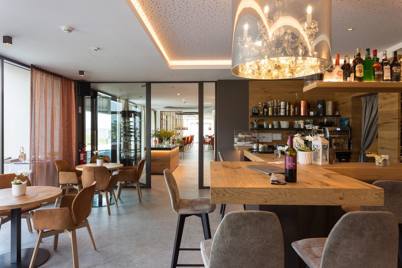 The Lodge Sporthotel - Golfclub Eppan Appiano Sulla Strada Del Vino Exterior foto